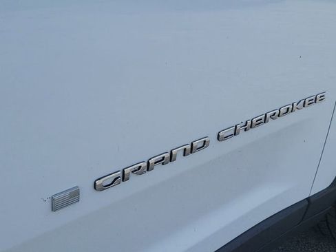 Used 2023 Jeep Grand Cherokee L Laredo image 8