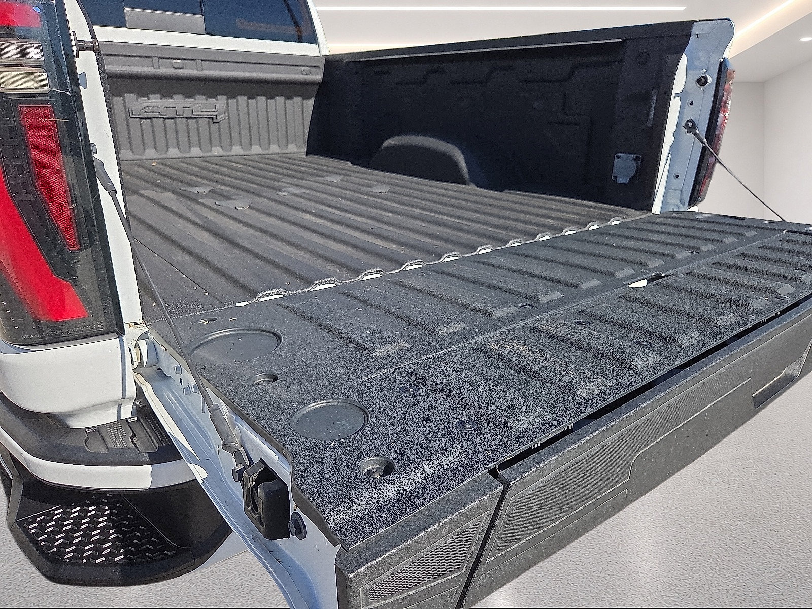 Used 2024 GMC Sierra 2500 AT4 w/ AT4 Premium Plus Package AWD/4WD image 18