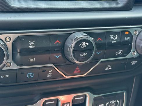 Used 2023 Jeep Wrangler Unlimited Sahara AWD/4WD image 20