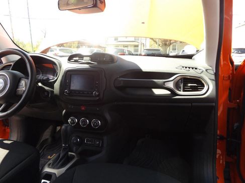 Used 2015 Jeep Renegade Latitude w/ Cold Weather Group image 25