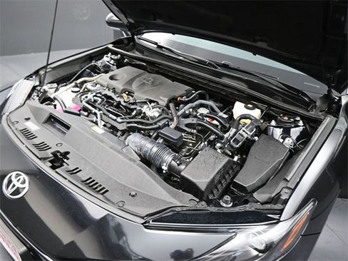 Used 2025 Toyota Camry LE image 10