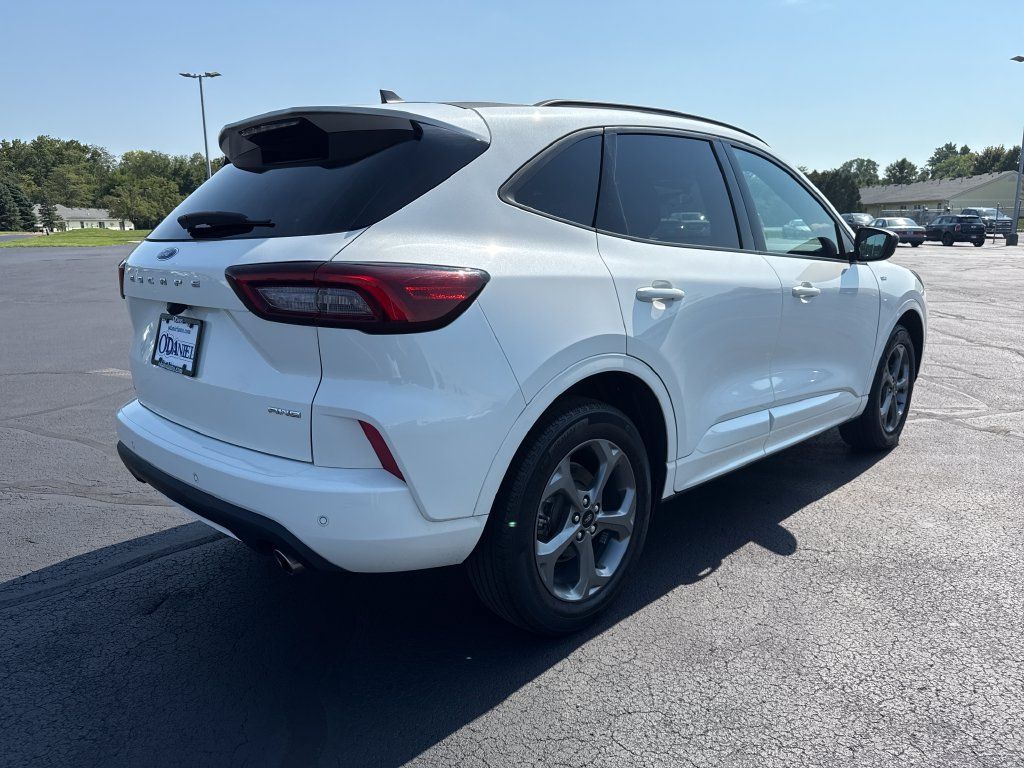 Used 2023 Ford Escape ST-Line w/ Tech Pack #1 AWD/4WD image 7