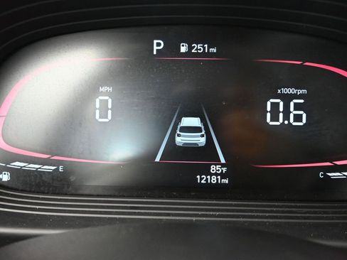 Certified 2025 Hyundai Venue SE image 35