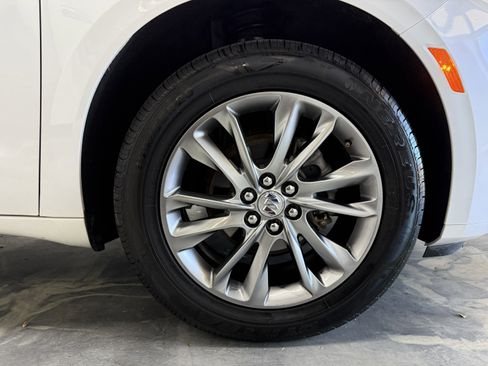 Used 2023 Buick Enclave Avenir image 35