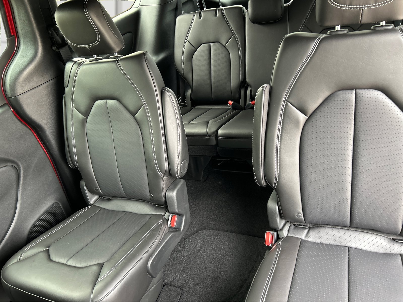 New 2026 Chrysler Pacifica Select FWD image 13