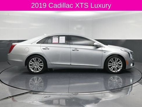 Used 2019 Cadillac XTS Luxury FWD image 4