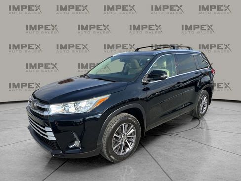 Used 2018 Toyota Highlander XLE image 1
