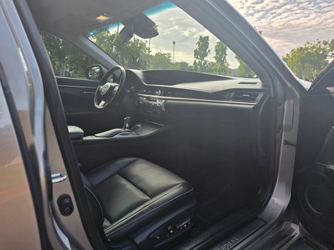 Used 2018 Lexus ES 350 w/ Navigation System Package FWD image 13