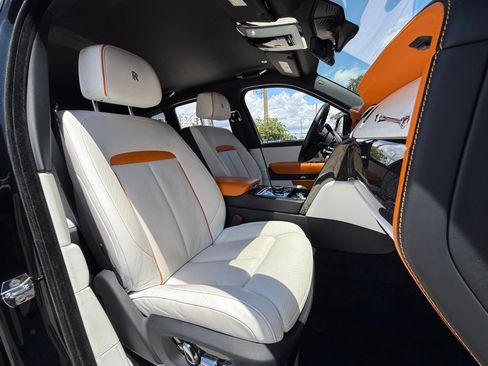 Used 2022 Rolls-Royce Cullinan Black Badge AWD/4WD image 37