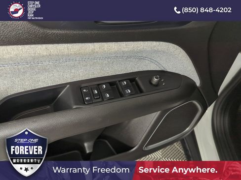 Used 2024 Jeep Compass Latitude AWD/4WD image 18