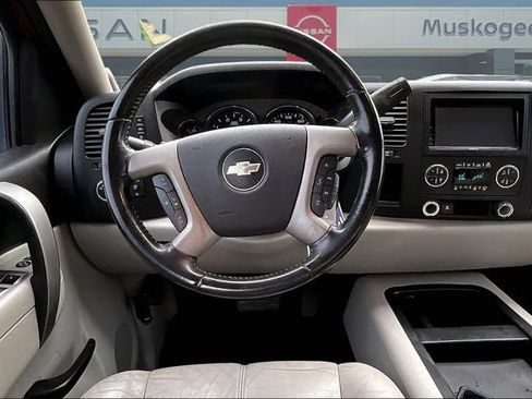 Used 2010 Chevrolet Silverado 2500 LT w/ Interior Plus Package RWD image 8