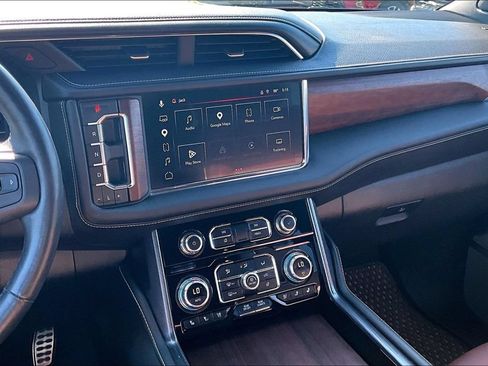 Used 2023 GMC Yukon XL Denali Ultimate AWD/4WD image 6
