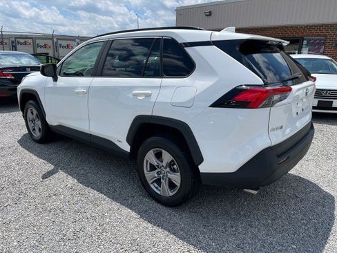 Used 2023 Toyota RAV4 LE AWD/4WD image 9