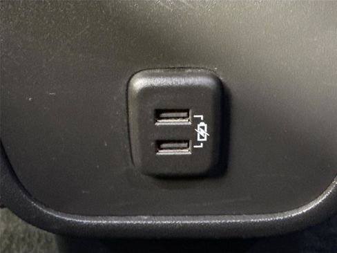 Used 2024 GMC Terrain SLE image 31