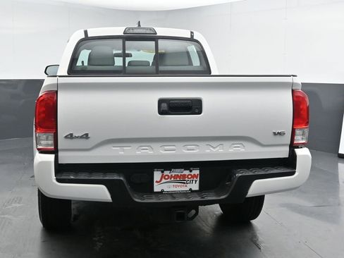 Used 2016 Toyota Tacoma SR image 7