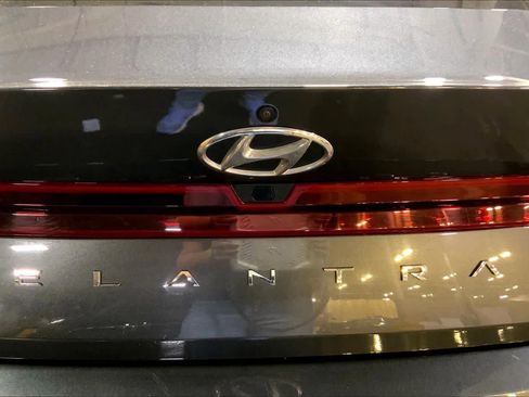 Used 2021 Hyundai Elantra SEL image 30