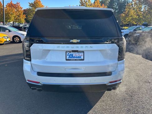 Used 2025 Chevrolet Suburban High Country image 6