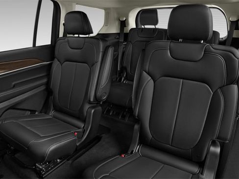 Used 2024 Jeep Grand Cherokee Limited w/ Black Appearance Package image 11