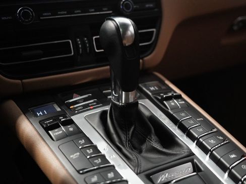 Used 2021 Porsche Macan Base image 26