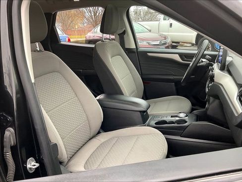 Used 2022 Ford Escape SE w/ SE Sport Appearance Package image 7