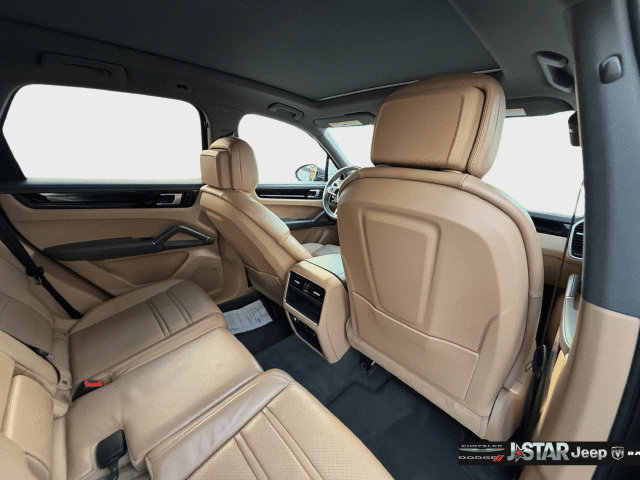 Used 2021 Porsche Cayenne AWD/4WD image 24