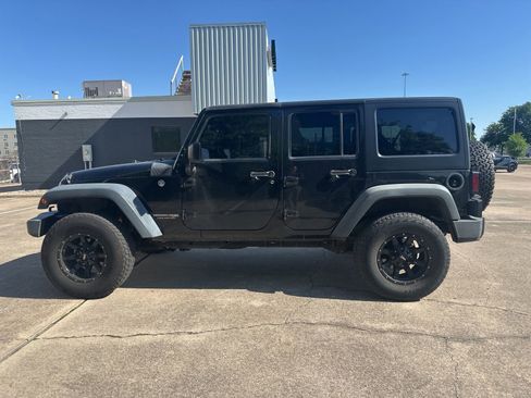 Used 2018 Jeep Wrangler Unlimited Sport S AWD/4WD image 4