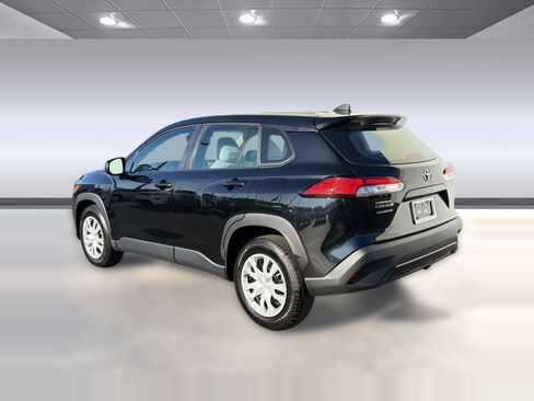 Used 2023 Toyota Corolla Cross L FWD image 3