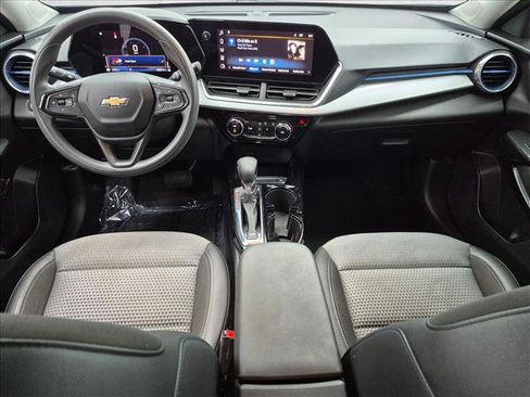 Used 2024 Chevrolet Trax LT FWD image 17