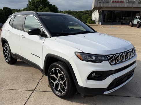 Used 2025 Jeep Compass Limited AWD/4WD image 9