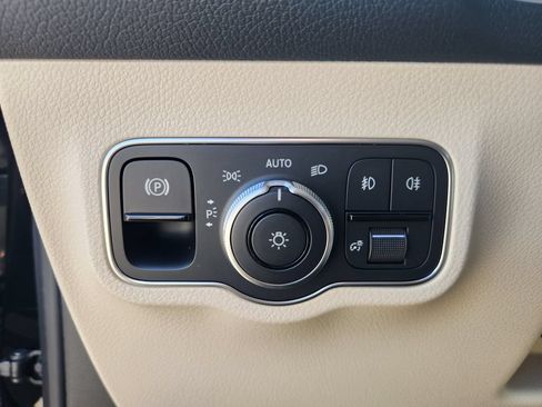New 2026 Mercedes-Benz GLB 250 4MATIC image 18