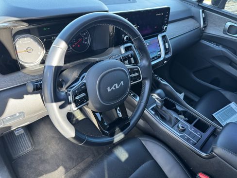 Used 2022 Kia Sorento S image 12
