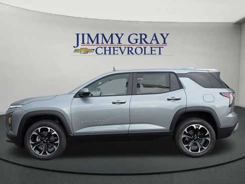 New 2026 Chevrolet Equinox LT w/ Convenience Package II FWD image 2