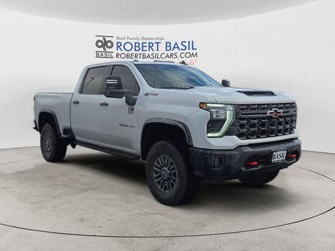 Used 2025 Chevrolet Silverado 2500 ZR2 w/ Technology Package image 7