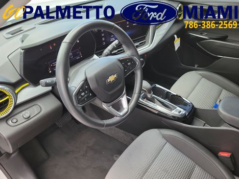 Used 2024 Chevrolet Trax LT w/ Driver Confidence Package FWD image 18