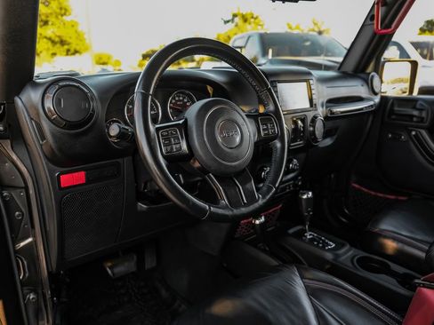 Used 2017 Jeep Wrangler Unlimited Rubicon image 10