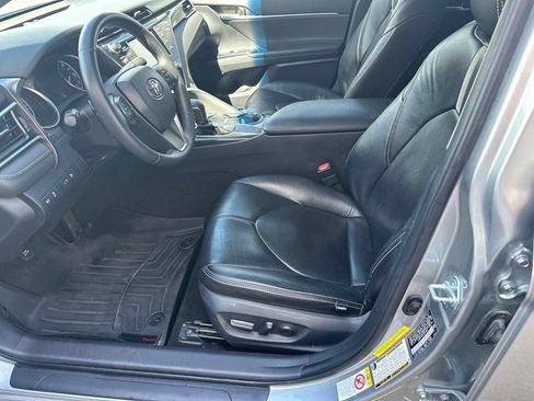 Used 2018 Toyota Camry SE FWD image 14