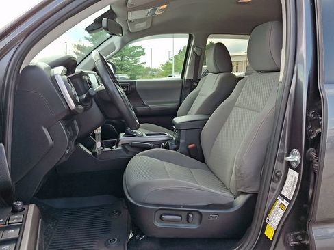 Used 2022 Toyota Tacoma SR5 AWD/4WD image 13