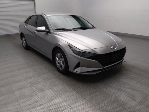 Used 2022 Hyundai Elantra SE w/ Cargo Package image 13