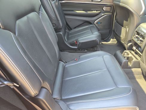Used 2021 Jeep Grand Cherokee L Overland w/ Luxury Tech Group IV RWD image 19