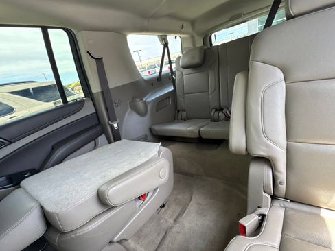 Used 2018 Chevrolet Suburban Premier AWD/4WD image 18