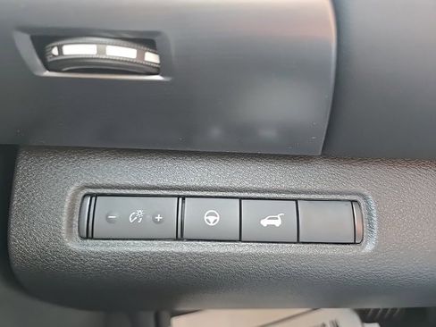 New 2025 Nissan Pathfinder SL image 13