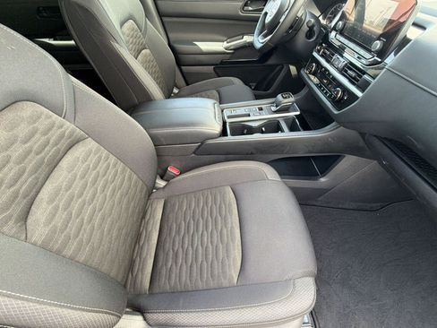 Used 2025 Nissan Pathfinder SV FWD image 34