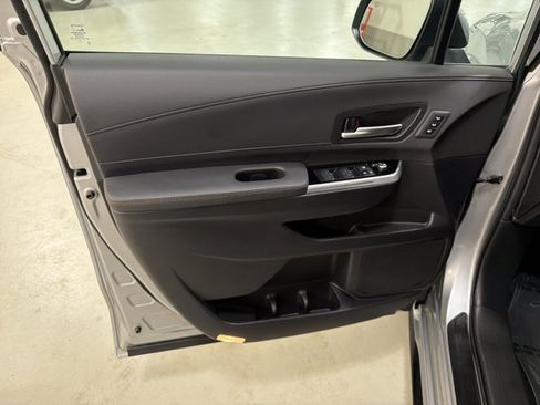 Used 2025 Toyota Sienna Limited AWD/4WD image 18