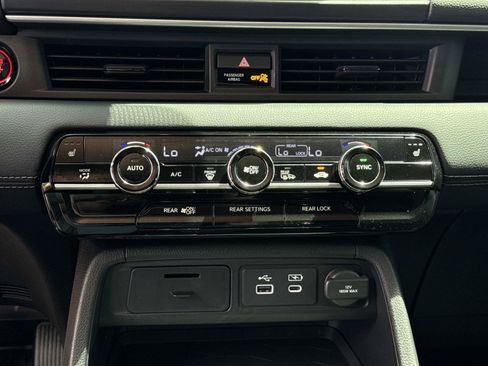 Used 2025 Honda Pilot Touring image 25