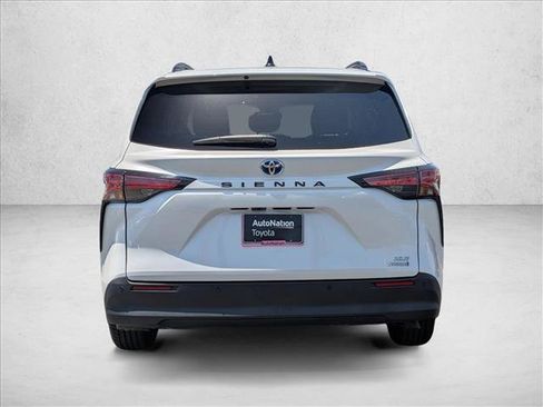 Certified 2022 Toyota Sienna XLE w/ XLE Plus Package FWD image 7