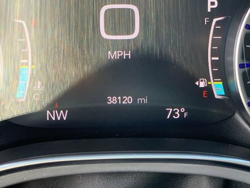 Used 2025 Chrysler Pacifica Limited FWD image 31