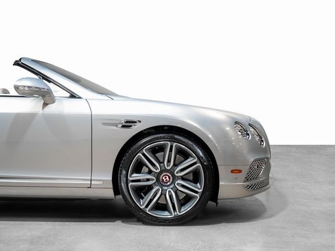 Used 2017 Bentley Continental GT image 21