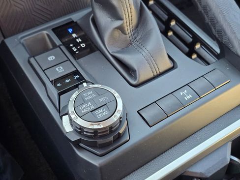 Used 2025 Toyota Tacoma TRD Off-Road image 29