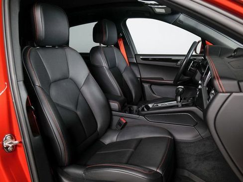 Certified 2024 Porsche Macan S AWD/4WD image 11