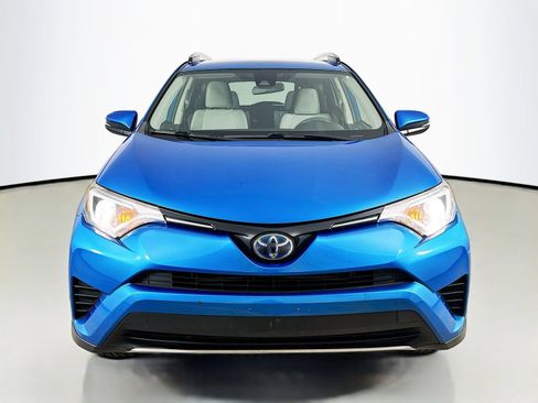 Used 2018 Toyota RAV4 LE AWD/4WD image 2